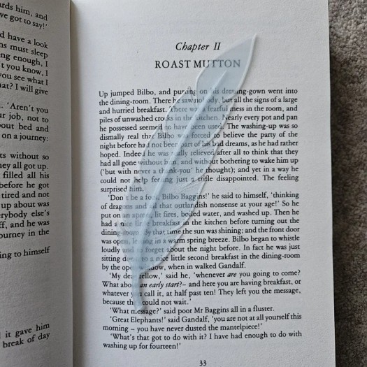 Şeffaf Yaprak Şeklinde Kitap Ayracı – Minimalist ve Zarif Tasarım Şeffaf Yaprak Şeklinde Kitap Ayracı – Minimalist ve Zarif Tasarım