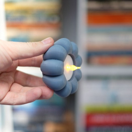 Papatya Formunda Mat Mavi LED Tealight Mumluk