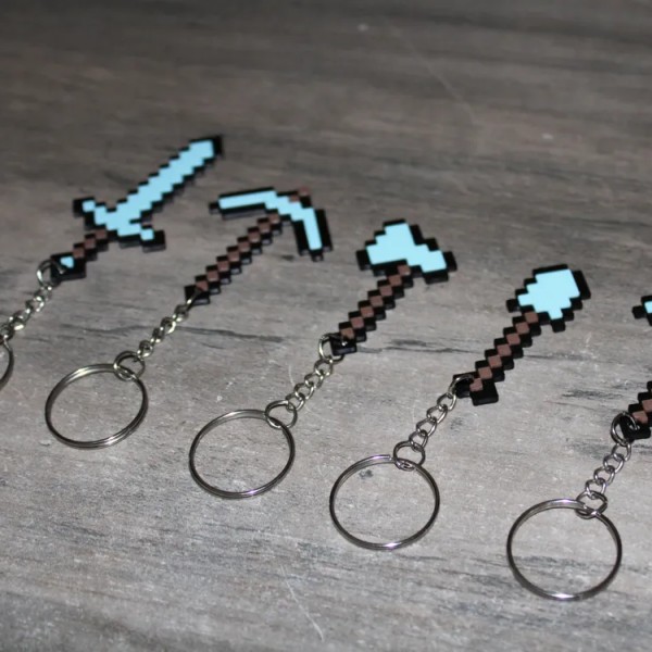 Pixel Kılıç ve Kazma Anahtarlık Seti