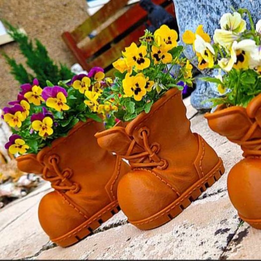 Yürüyen Bahçe: Sevimli Çizme Saksı