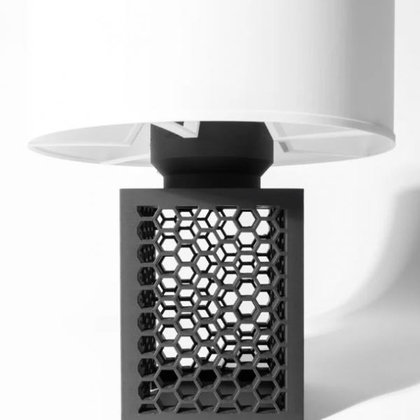 Çok Katmanlı Metalik Masa Lambası