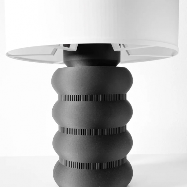 Çok Katmanlı Gri / Siyah Düzgün Taban Masa Lambası