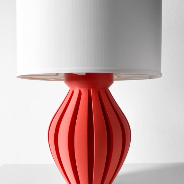 Çok Katmanlı Kırmızı Örgü-Delikli Taban Masa Lambası