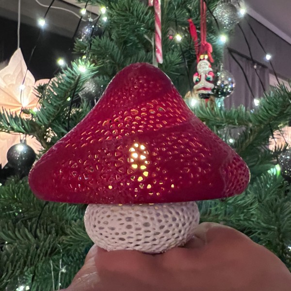 Büyülü Orman: Delikli Mantar Tealight Mumluk Büyülü Orman: Delikli Mantar Tealight Mumluk