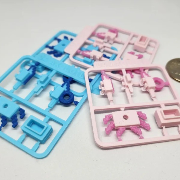 Pembe ve mavi renklerde, blok tarzı tasarımlı, montaj setli Anahtarlık Pembe ve mavi renklerde, blok tarzı tasarımlı, montaj setli Anahtarlık